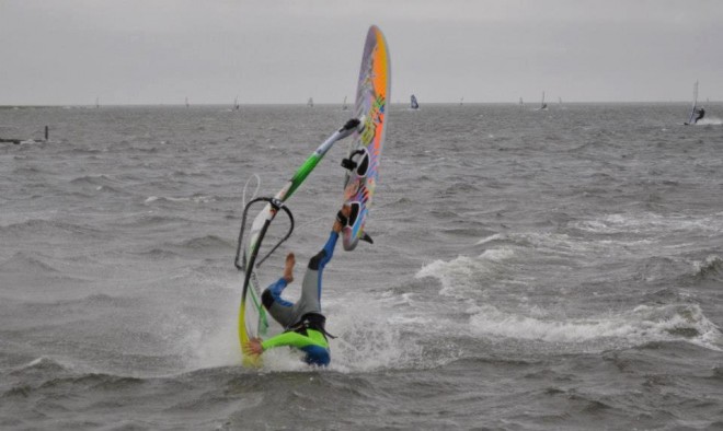 Tyson Poor pushing his Nolimitz mast to the limit